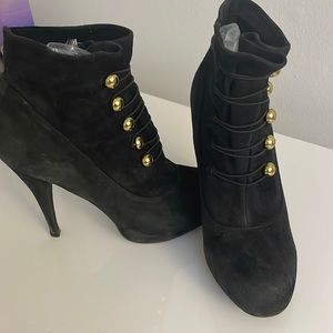 Stevens ankle boots with elastic loop top close in size 7.5